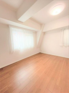コンパクトで使いやすい洋室です