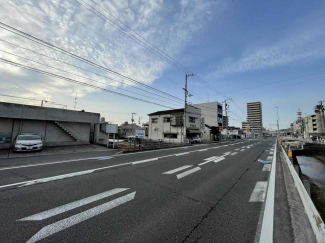 南東から撮影