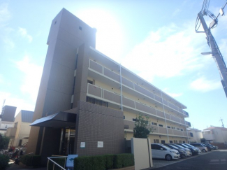 落ち着いた雰囲気の外観です