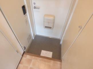 収納もある玄関です