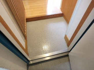 収納もある玄関です