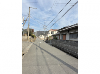 【前面道路含む現地写真】
