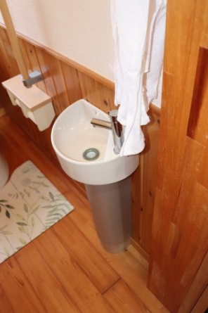 トイレに設置されている手洗い器です。