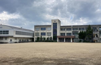 西条市立徳田小学校まで587m