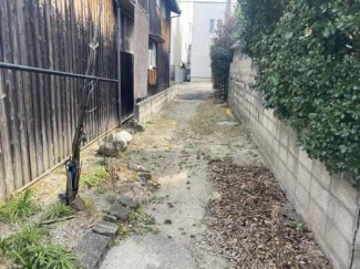 現地土地写真（上物あり・解体後引渡し）