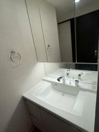 広々とした独立洗面台です。綺麗な状態です！！