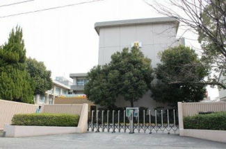 松山市立 東中学校まで1637m