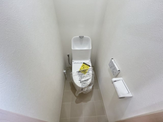 シンプルで使いやすい２階トイレです