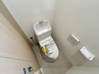 コンパクトで使いやすい１階トイレです