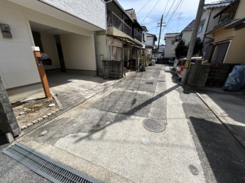 前面道路含む現地写真です