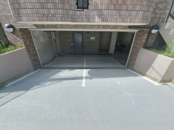 【駐車場】