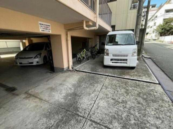 百番館ハイツ駐車場の画像