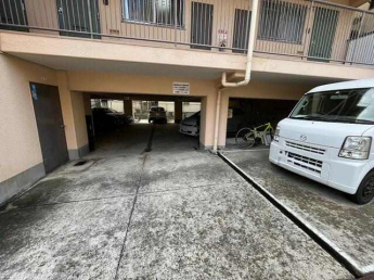 百番館ハイツ駐車場の画像