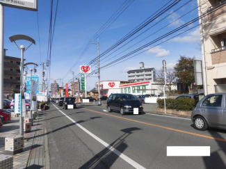 くすりのレデイ久米駅前店まで527m