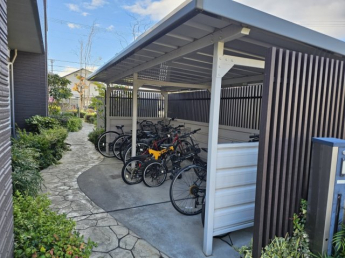 屋根付きの駐輪場です
