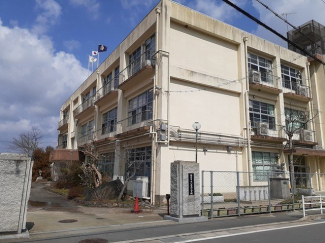 八木西小学校まで1200m