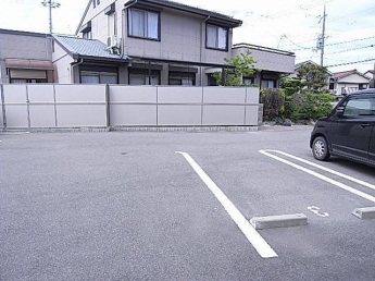 【駐車場】