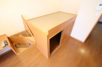 ベッド下に収納スペースあり！荷物が多くても十分に収まります！