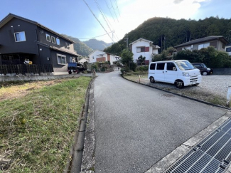 【前面道路含む現地写真】
