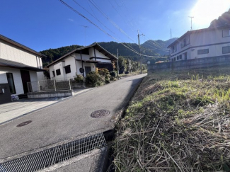 【前面道路含む現地写真】