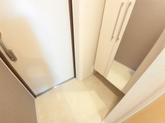毎日通る玄関はこちらです