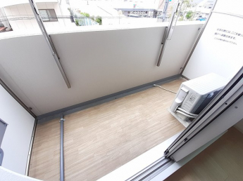 外からの目が気にならないバルコニーで洗濯物が干せます