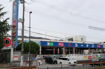 ダイソー・ホームセンターコーナン灘大石川店まで294m