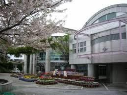 素鵞小学校 411m