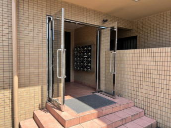 【エントランス】