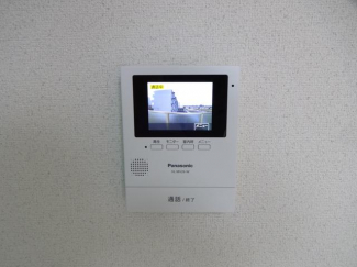 来客の確認できるＴＶモニターホン付きです。