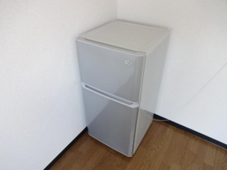 ２ドア冷蔵庫付き。