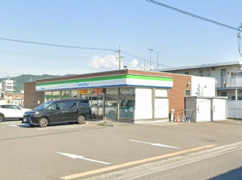 ファミリーマート伊予農高通り店まで229m