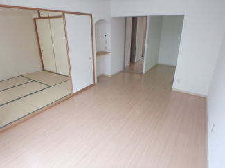 こちらの居間で趣味の時間をお楽しみください