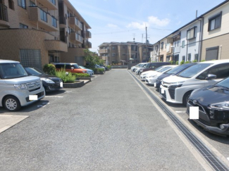 車をお持ちの方に嬉しい駐車場付きの物件です