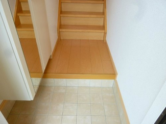 収納もある玄関です