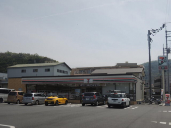 セブンイレブン八幡浜産業通店まで163m