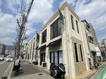落ち着いた雰囲気の外観です