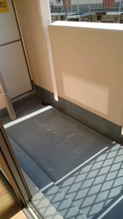 開放的で明るい空間を演出してくれるバルコニーです