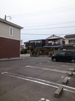 駐車場があるので、車を買う予定の方も安心です