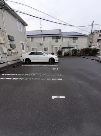 駐車場があるので、車を買う予定の方も安心です
