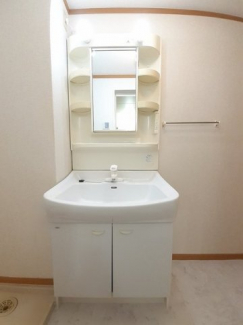 コンパクトで使いやすい洗面所