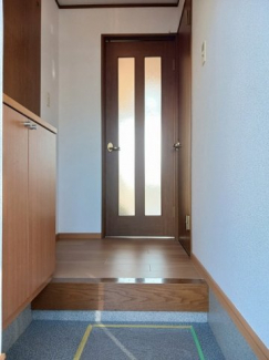収納もある玄関です