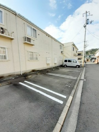 車をお持ちの方に嬉しい駐車場付きの物件です