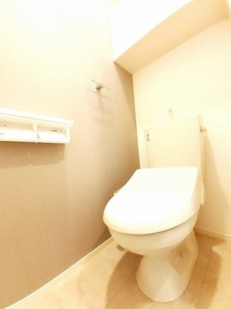 ゆったりとした空間のトイレです