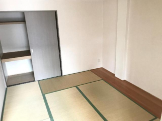 板の間がある和室　入居前に畳表替えします