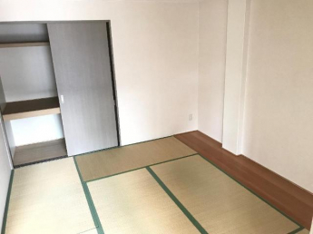 板の間がある和室　入居前に畳表替えします