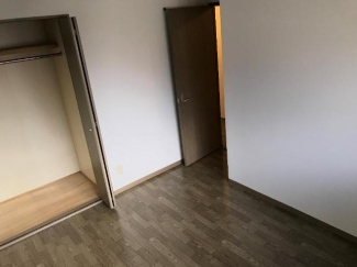 玄関横の5.7帖洋室　子供部屋にもおススメ