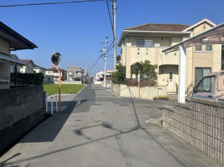西側　前面道路