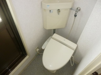 コンパクトで使いやすいトイレです