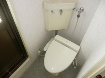 コンパクトで使いやすいトイレです